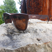 Load image into Gallery viewer, sienna bamboo sunglasses quarter view